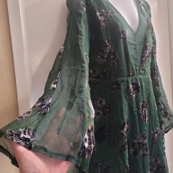 J.O.A. Los Angeles Green Floral Dress with bell sleeve and sheer insets - Picture 6 of 8